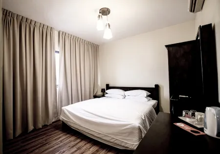 8 Boutique Hotel by the Beach Отели рядом с достопримечательностью «Blue Whale Cruise Sdn. Bhd. - Penang»