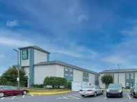 Quality Inn & Suites Clemmons I-40 - parking