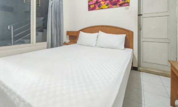 Super OYO 3042 Griya Karangsalam Indah - Housity