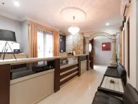 RedDoorz Plus Near Pantai Malalayang Manado Hotels in Malalayang