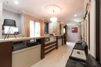 RedDoorz Plus Near Pantai Malalayang Manado