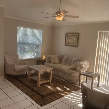 Escape to this charming villa in picturesque Palm Harbor. With 2 cozy bedrooms.