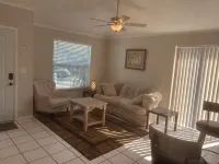 Escape to this charming villa in picturesque Palm Harbor. With 2 cozy bedrooms.