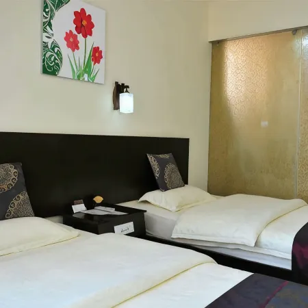 Lushui Fenghua Xueyue Hotel
