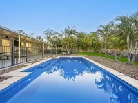 Luxury Retreat with Resort Pool, Home Cinema Hôtels à : 