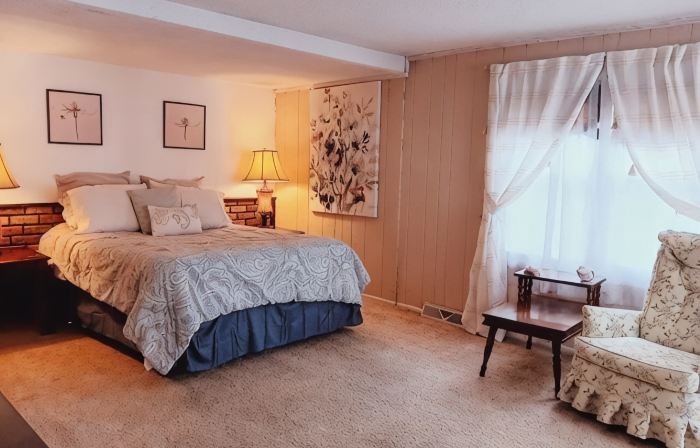 The Cozy Nook! Charming 1-bedroom apartment in Batavia with WiFi, AC