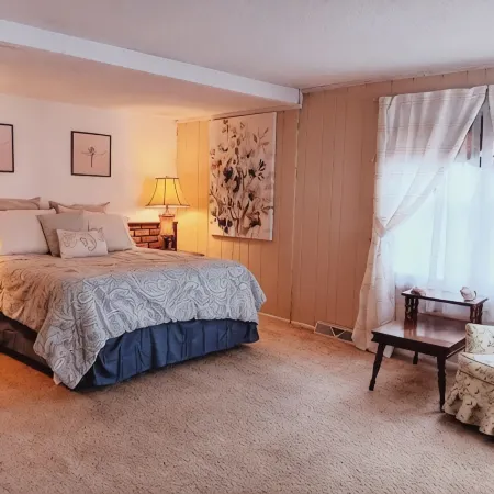 The Cozy Nook! Charming 1-bedroom apartment in Batavia with WiFi, AC
