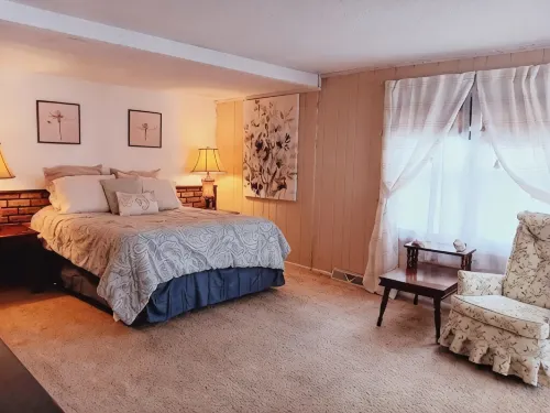 The Cozy Nook! Charming 1-bedroom apartment in Batavia with WiFi, AC