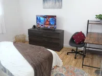 Spacious 4-bedroom suburban townhome near Baltimore safe peaceful king beds