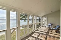 Charming Beach Cottage on Fishing Bay