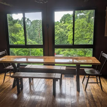 4-bedroom Rustic secluded cabin in fabulous Bedford with WiFi