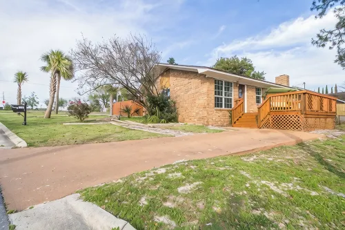 Pet Friendly Cottage Minutes To Pier Park-Frank Brown-Beach! Monthly Rates