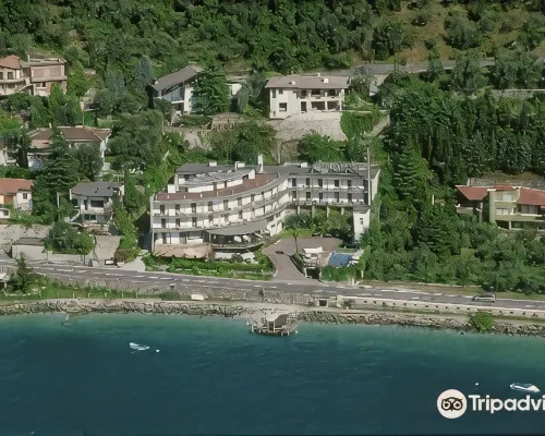 Hotel Caribe - Garda Lake Collection Hotels in Бренцоне