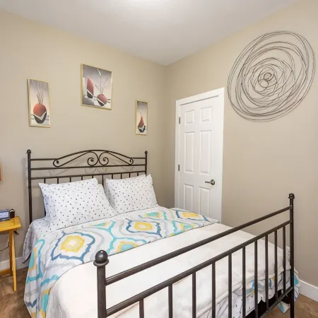 Luxurious AC Home Near Heart of Downtown, NAU, Snowbowl, Historic Route 66