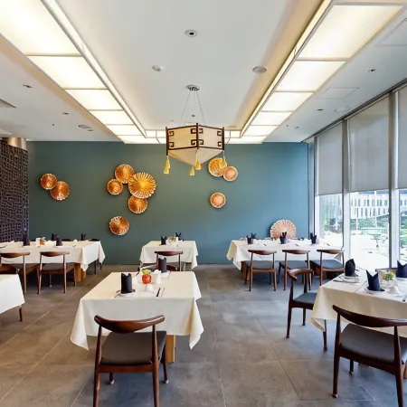 Gloucester Hotel Jeonju Отели рядом с достопримечательностью «Музей королевских портретов»