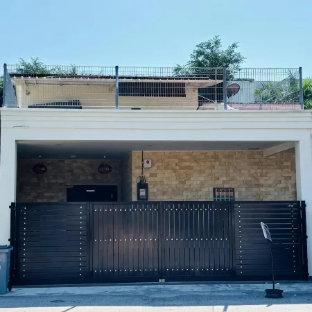 Spacious Home in Central Melaka for Families 10 pax, Chill & Relax at Extra Wide Balcony, COMFY HILL