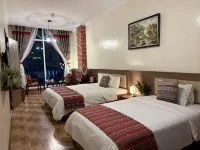 Anh Hong Hotel - parking