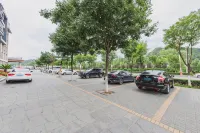 Lavande Hotel (Chengde Mountain Resort Waiba Temple) - parkir