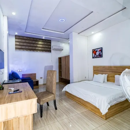 Purple Lavender Court Apartment