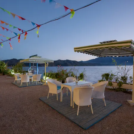 Lugu Lake Yuanshe Homestay (Lover's Beach Branch)