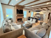 Downtown Ludlow, walk to ski shuttle, room for multiple families, pet friendly! - 4-Star