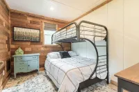 Stunning Eagle Lake - Newly Renovated Cabin