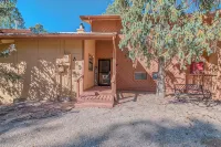 Mary's Patio. 4 bedroom condo w/ 3 living areas and 3 decks in beautiful Ruidoso - 4-Star