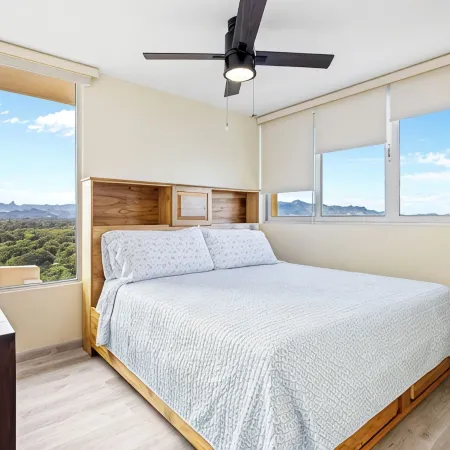 Casa Serena Beachfront Condo - 3BRM-Ocean + Mountain Views-Beautiful-Sleeps 2-6
