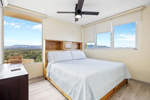 Casa Serena Beachfront Condo - 3BRM-Ocean + Mountain Views-Beautiful-Sleeps 2-6