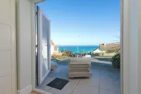 Stunning 5 Bedroom Holiday Home, with Amazing Sea Views, Garden and Parking - Ocean View
