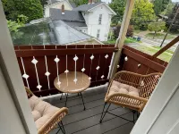 Cozy 2-bedroom apartment in Warren with AC, WiFi Hotels in Warren