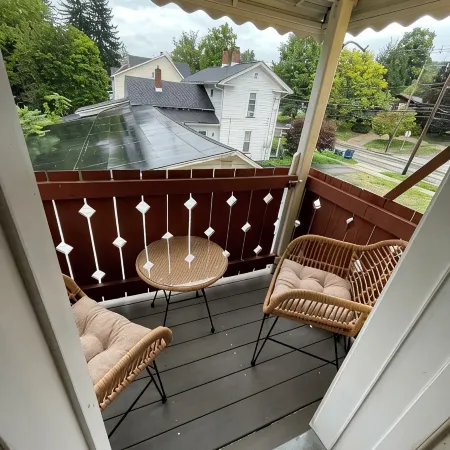 Cozy 2-bedroom apartment in Warren with AC, WiFi