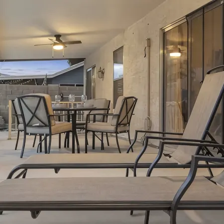 Prime Location With Pool Just 3-mins From Westgate Entertainment! Отели рядом с достопримечательностью «Стадион «Стейт Фарм»»