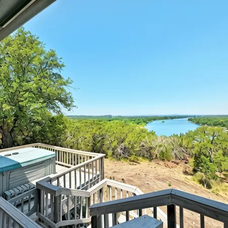 Panoramic View of Lake Marble Falls- 4BRM 10 Acres 1 King and 3 Queen Beds
