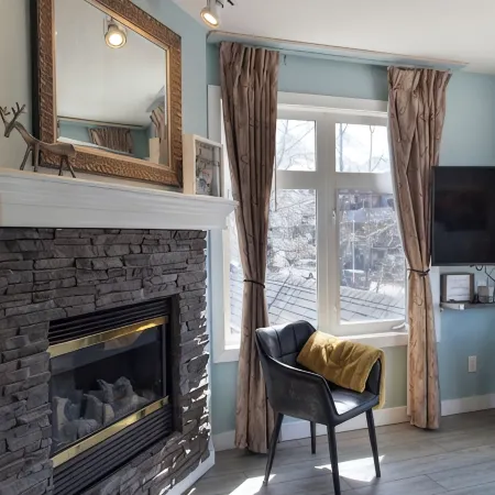 Exclusive Canmore Retreat: Mountain View Apartment Steps from Downtown