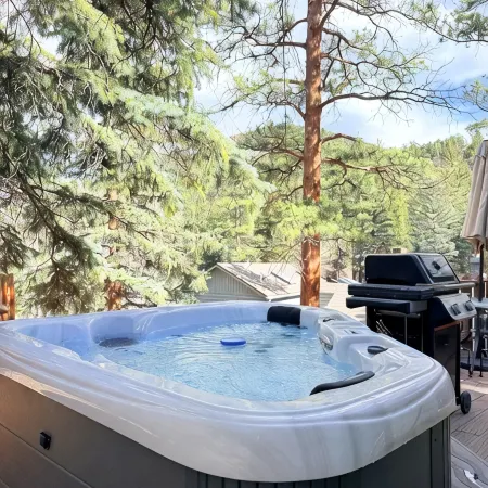 Romantic Mountain Cabin w/ Hot Tub. Near Rocky Mountain National Park.