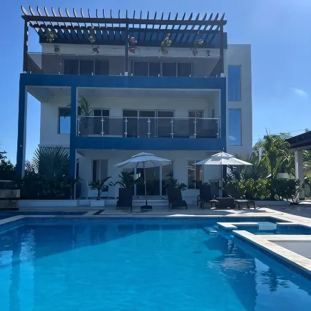 Luxury Beach Front Villa with Private pool and stunning Ocean View!