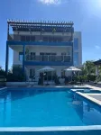 Luxury Beach Front Villa with Private pool and stunning Ocean View! - sul mare
