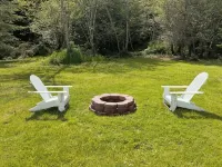 Private mid-century modern hideaway in forest near the river and sea. - 3 stjerner