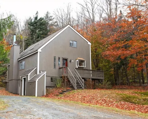 2Br 1BA - MT Snow, Ski Back Trail, Free Shuttle, Pool, BBQ - Green Mountain Den Hotels in West Dover