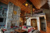 8 Bedrooms, Sleeps 18, 12 bath, Movie theater, Spa, Hot tub, ELEVATOR