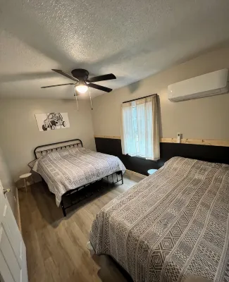 ATV HOUSE, plenty of parking, seconds to trails. Hatfield McCoy and Outlaw - 3-Star