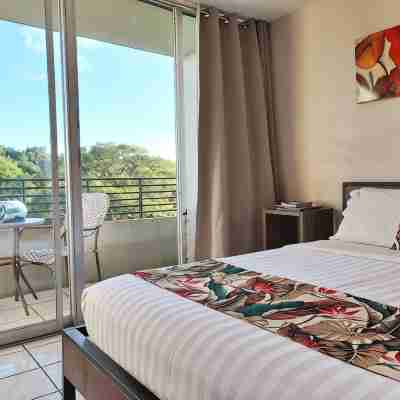 Ocean and Diamondhead view Queen Bed suite w/balcony - WAIKIKI GRAND HOTEL® 408 Rooms