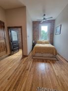 1 Room Studio Apartment-walking distance to coffee shop, restaurants, bars, etc!