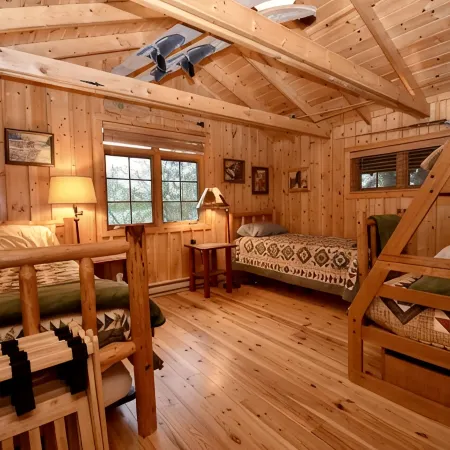Rustic Lakefront Log Cabin Retreat w/Pontoon included Memorial to Labor Day