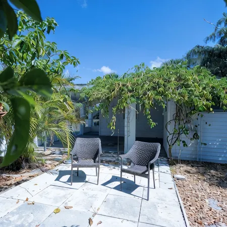 The Hibiscus Haven~ centrally located near hospital/ downtown Stuart