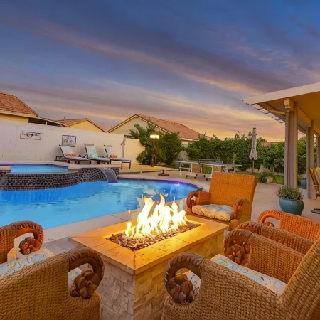 Dulce Vida: Pool, Spa, Table Games, Fire Pit, BBQ!