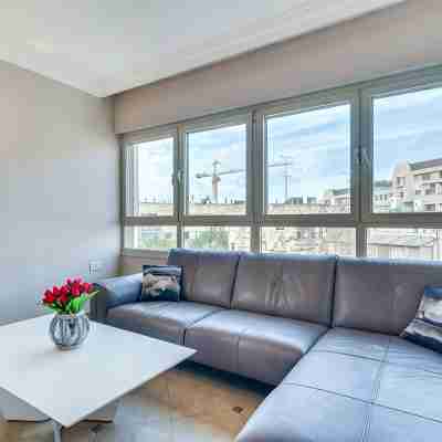 Fabulous Kosher Apartment 3 BR + Den in Amazing Central Location!! Others