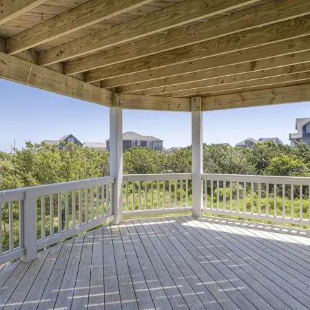 Beautiful House with Hot Tub, One Minute walk to beach