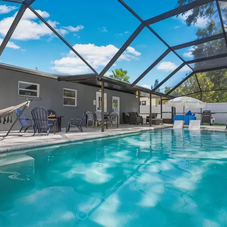 Private Heated Salt Water Pool Oasis • 10 Mins to Clearwater Beach